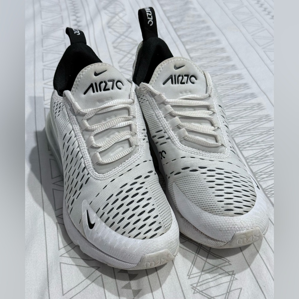 Nike 270 size women’s 7.5 / men’s 6 athletic shoes